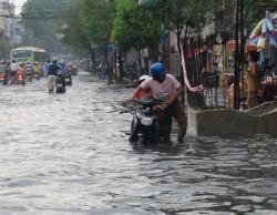 Sau mỗi năm TP HCM lại ngập nặng hơn. Ảnh: Kiên Cường.