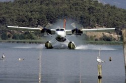 Một chiếc thuỷ phi cơ DHC-6 Việt Nam mới mua của Canada để tuần trên biển. AFP photo / Aris Messinis