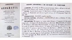 Trang đầu cuốn sách Compendio di Geografia (trái) in năm 1850 và phần viết về chủ quyền của Việt Nam trong cuốn sách cổ - Ảnh: Trần Doãn Trang chụp lại