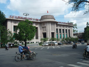 Trụ sở Ngân hàng Nhà nước Việt Nam, Hà Nội. Photo courtesy of wikipedia