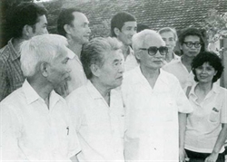 GS Tạ Quang Bửu cùng Thủ tướng Phạm Văn Đồng thăm Viện Toán học (1986)