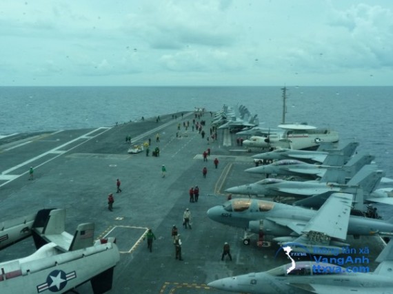 Tàu sân bay Mỹ USS George Washington đậu ngoài khơi Đà Nẵng