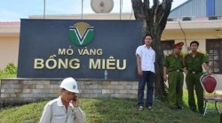 Nhà máy vàng Bồng Miêu đang được công an bảo vệ nghiêm ngặt - Ảnh: Tấn Vũ