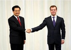 Chủ tịch Trung Quốc Hồ Cẩm Đào và Tổng thống Nga Dmitry Medvedev/