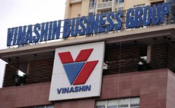 Logo của tập đoàn Vinashin tại trụ sở chính ở Hà Nội hôm 19/07/2010. AFP photo