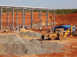 Quặng bauxite sẽ được dùng để chế biến alumin tại Nhà máy Nhân Cơ - Ảnh: Q.H