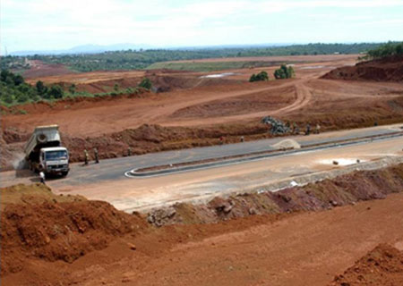 Xây dựng hồ bùn đỏ ở thung lung "chết" sẽ giảm nguy cơ tràn bùn.