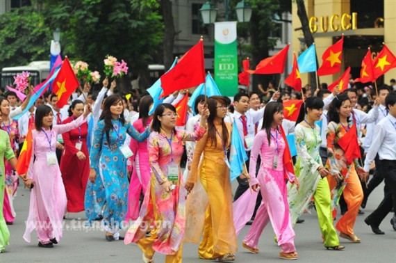 Khối trí thức, tay phất cao cờ nhưng hàng chục người chỉ được vài nụ cười mỉm, ảnh của tienphong.vn.