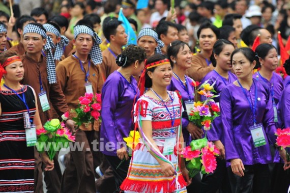 Khối nông dân có quá nhiều nét mặt đăm chiêu, ảnh của tienphong.vn.