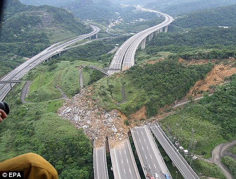 Trận động đất 6.5 độ ở Đài loan. Độ sâu của khe nứt này đến hơn 6.2 miles hay hơn 9 km. (7) 