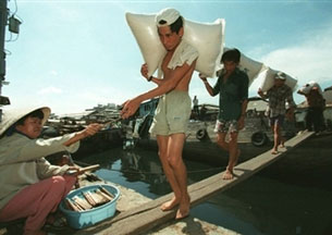 AFP photo. Gạo xuất khẩu