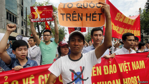 Nhiều người dân Việt Nam được phép 'công khai biểu tình' chống Trung Quốc