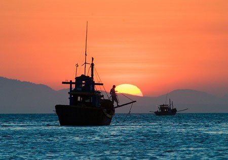 Biển Đông là không gian sinh tồn của nhiều dân tộc, là tuyến đường hàng hải quan trọng của cả thế giới đang đứng trước kế hoạch độc chiếm của TQ (ảnh minh họa)