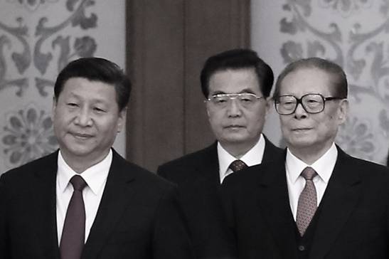 Từ trái qua phải : ông Tập Cận Bình, ông Hồ Cẩm Đào và ông Giang Trạch Dân. Ảnh chụp tại Đại lễ đường Nhân dân ở Bắc Kinh ngày 30 tháng 9 năm 2014 (Feng Li/Getty Images)