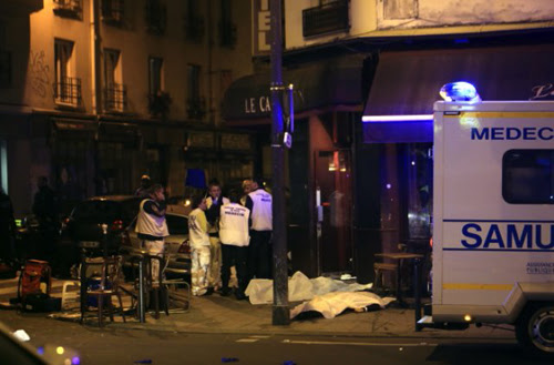 Hiện trường một vụ xả súng trong cuộc tấn công khủng bố ở Paris. Ảnh: AFP